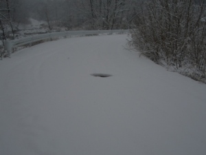 雪で未開拓状態の道路