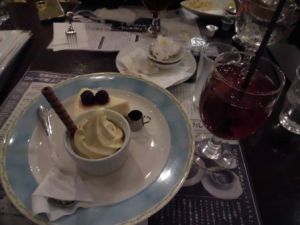 横須賀のカレー後のチーズケーキ